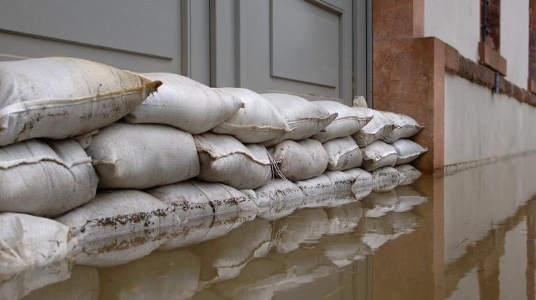 Starkregen, Hochwasser, Unwetter | Verbraucherzentrale NRW